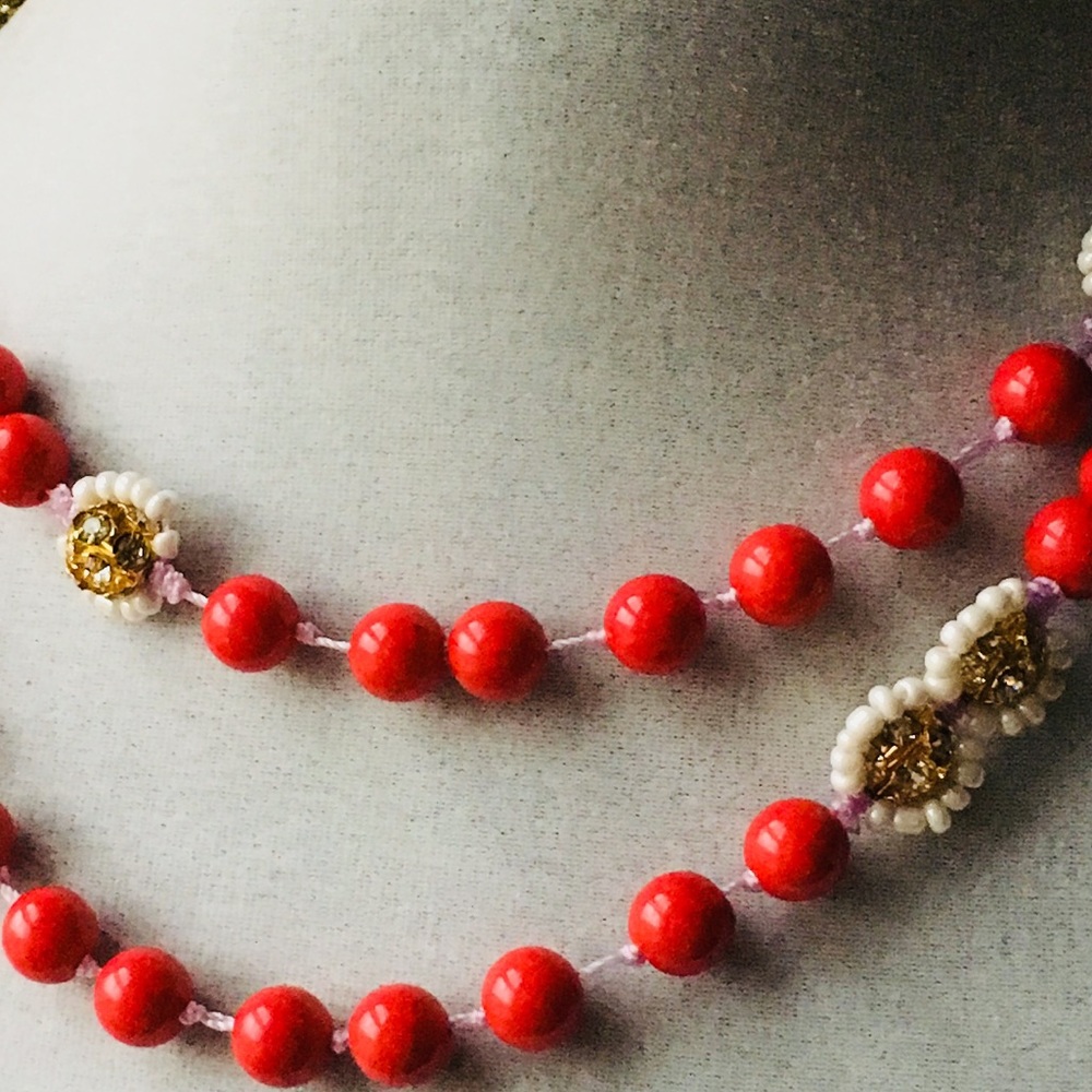 Hot pink long beaded necklace - Picture 5 of 7